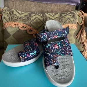 Women’s sandals